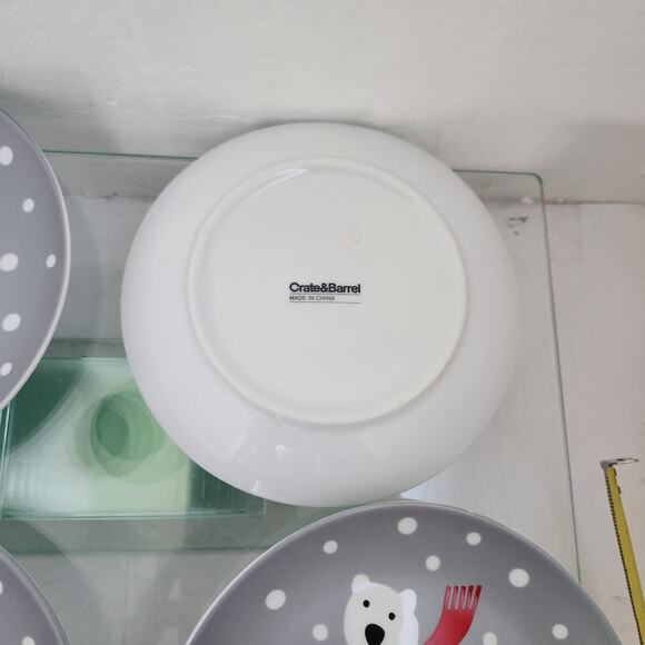 Crate & Barrel Polar Bear Plates 8x8 Set of 4 NIB - Picture 3 of 5